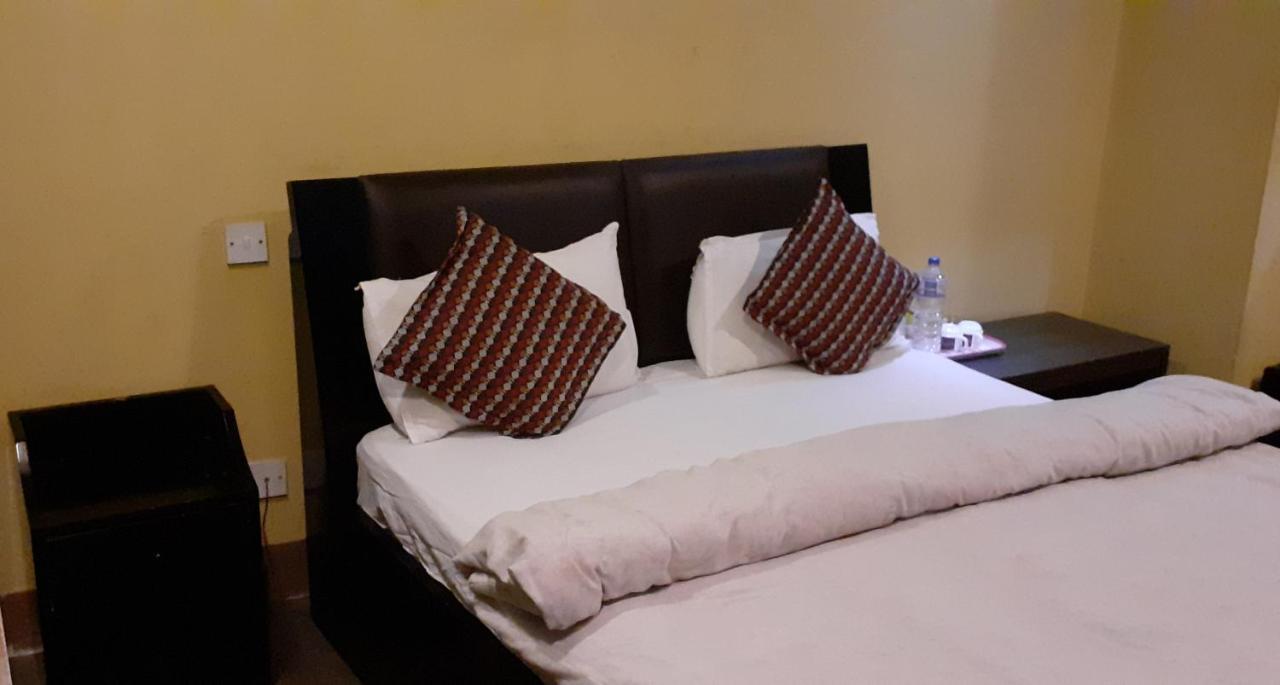 Ambience House Hotel Lalitpur Екстериор снимка